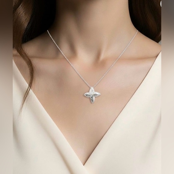 TIFFANY & CO Poinsettia Flower Pendant EUC - Picture 3 of 6